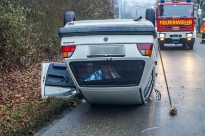 Remseck a.N.: PKW faehrt auf Poller und ueberschlaegt sich